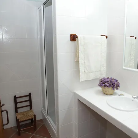 Casas Do Palheiro Velho * Каштру-Марин