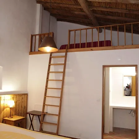 Casas Do Palheiro Velho * Каштру-Марин