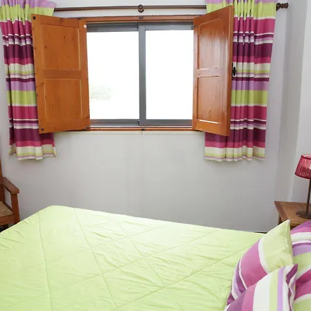 Casas Do Palheiro Velho * Каштру-Марин